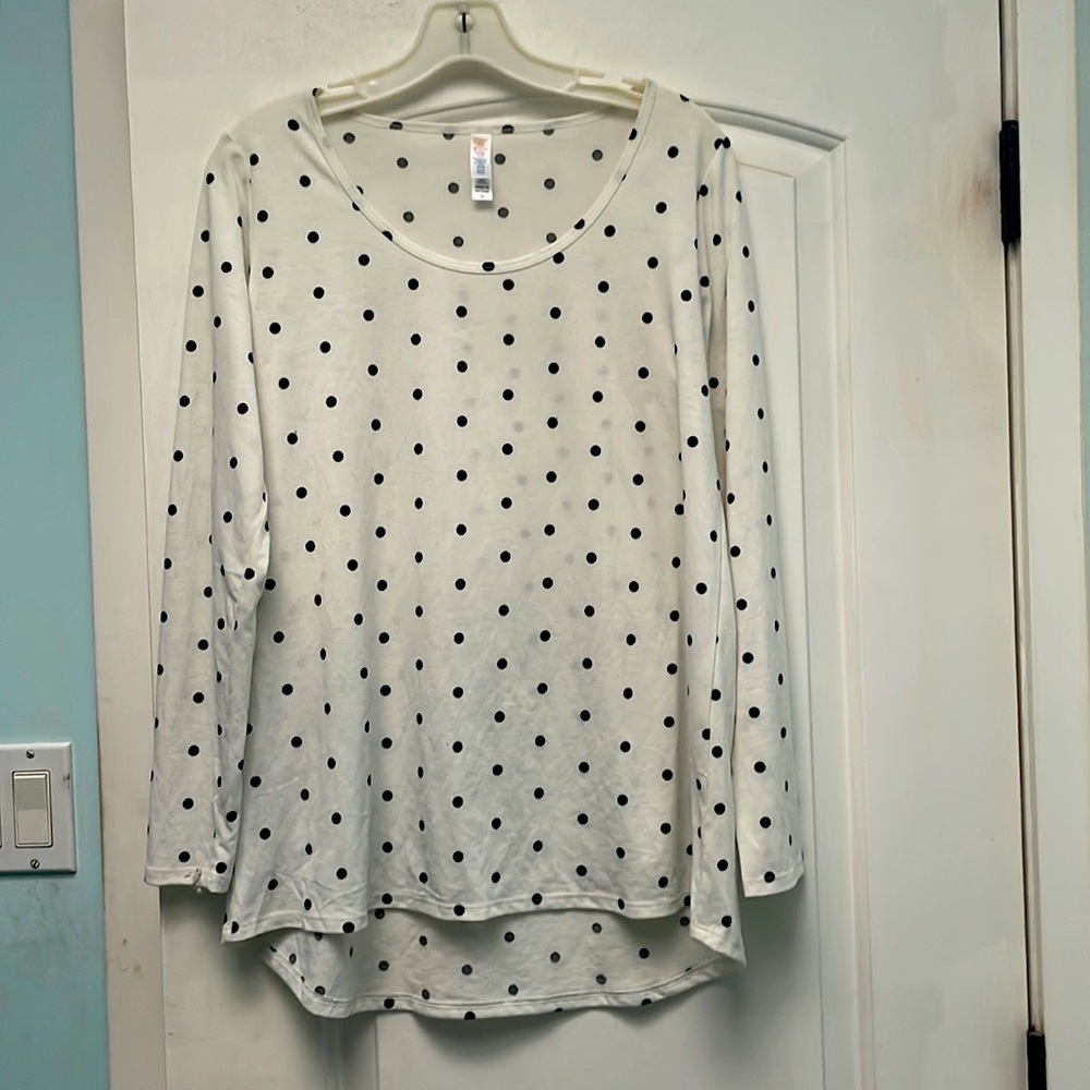 LuLaRoe white black polka dot long sleeve top sz M
